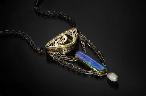 The Art of Meditation with the Soul Glimmer Amulet